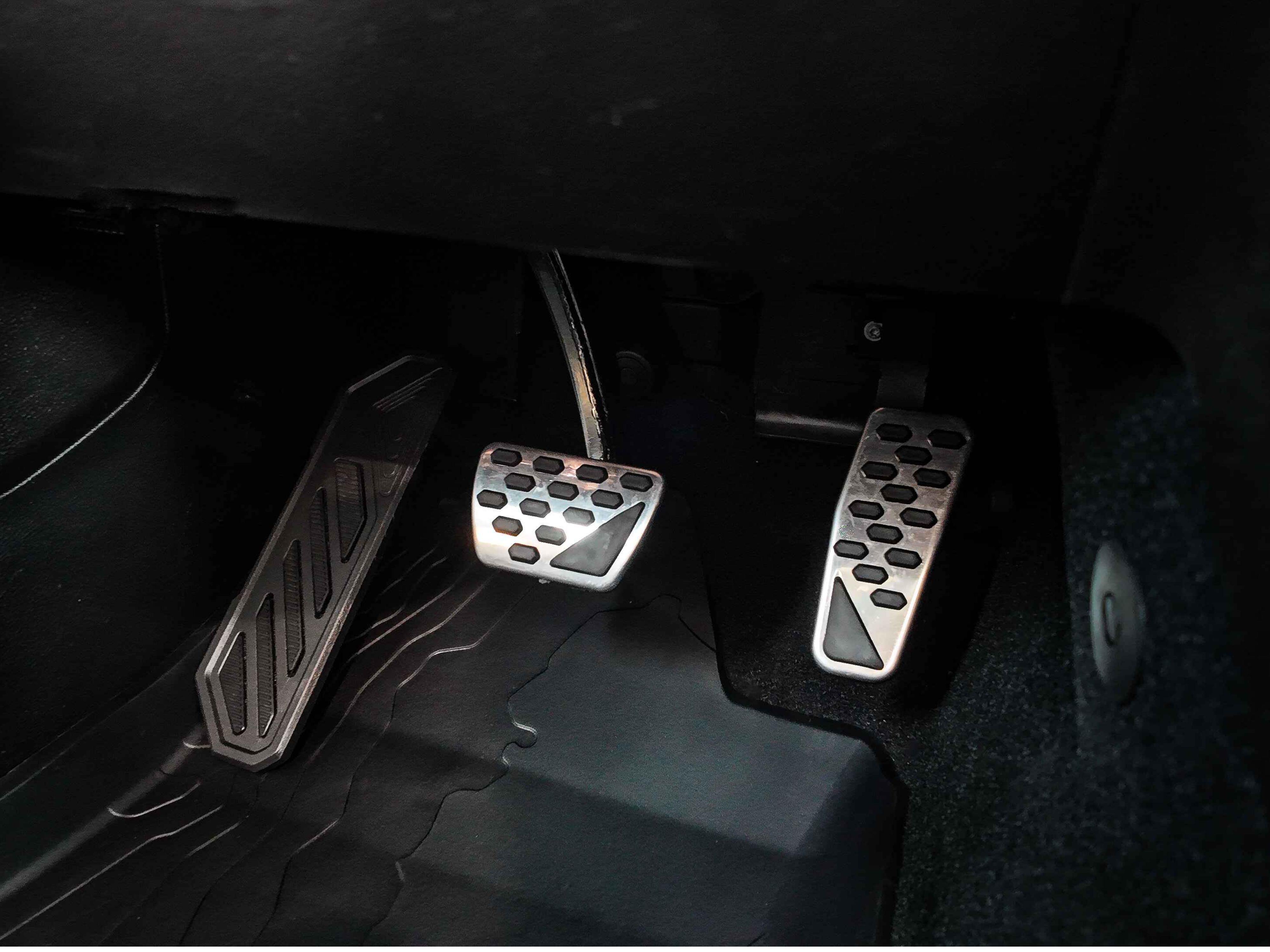 Jeep Wrangler Dead Pedal Benefits | Improve Driving Comfort