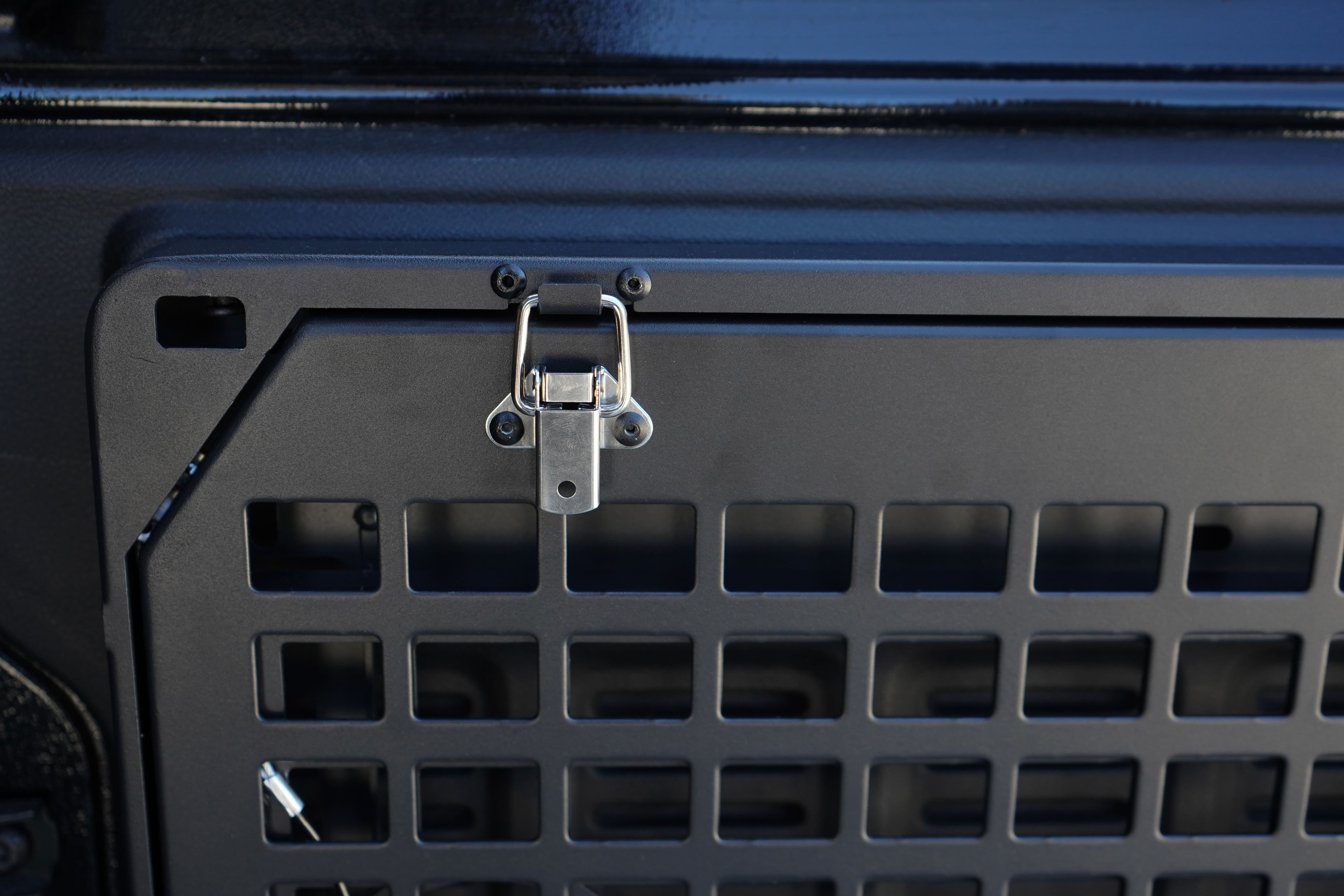 Jeep Wrangler Foldable Tailgate Table & MOLLE Panel – JK/JKU & JL/JLU 2007–2026