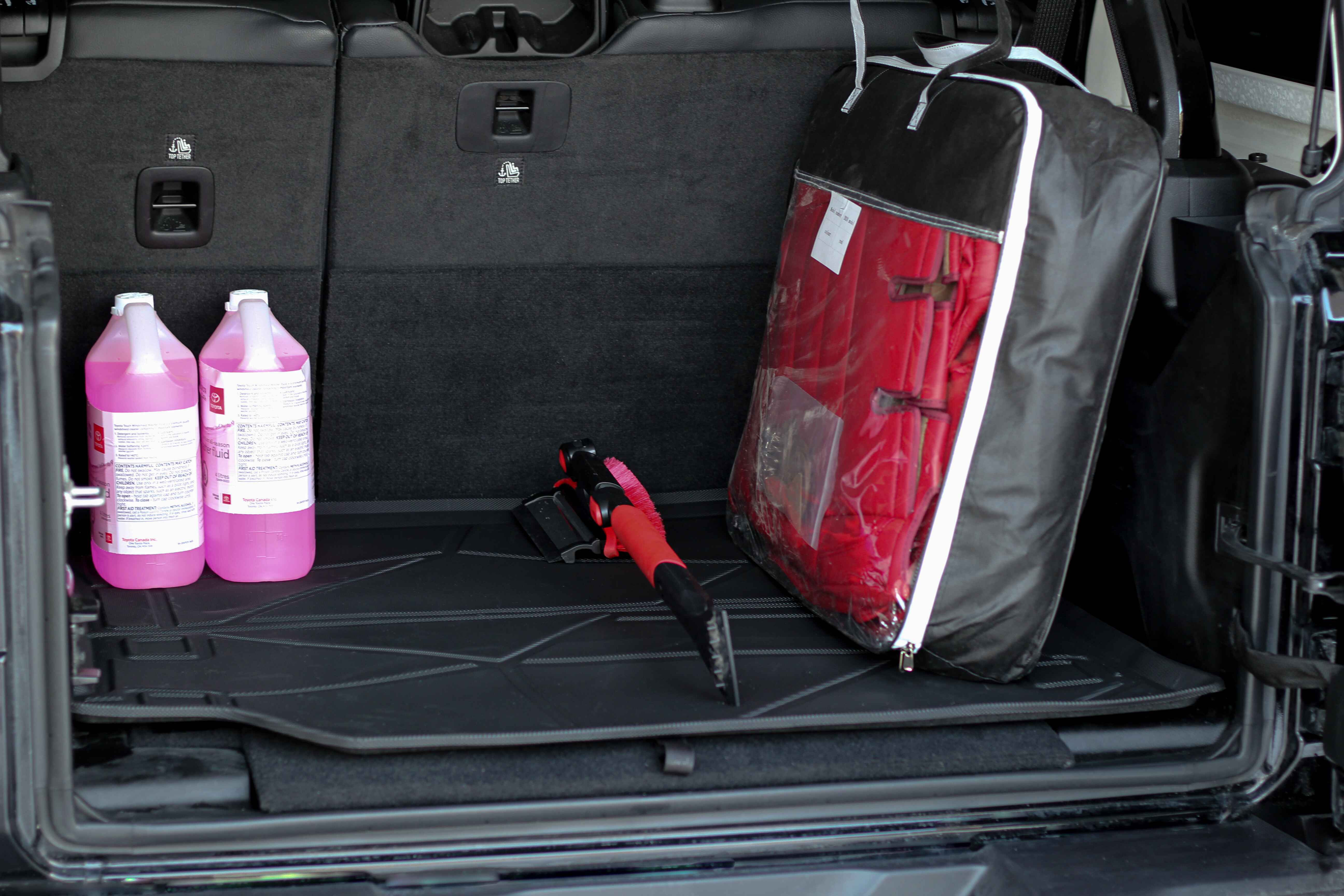 Jeep trunk mat with subwoofer