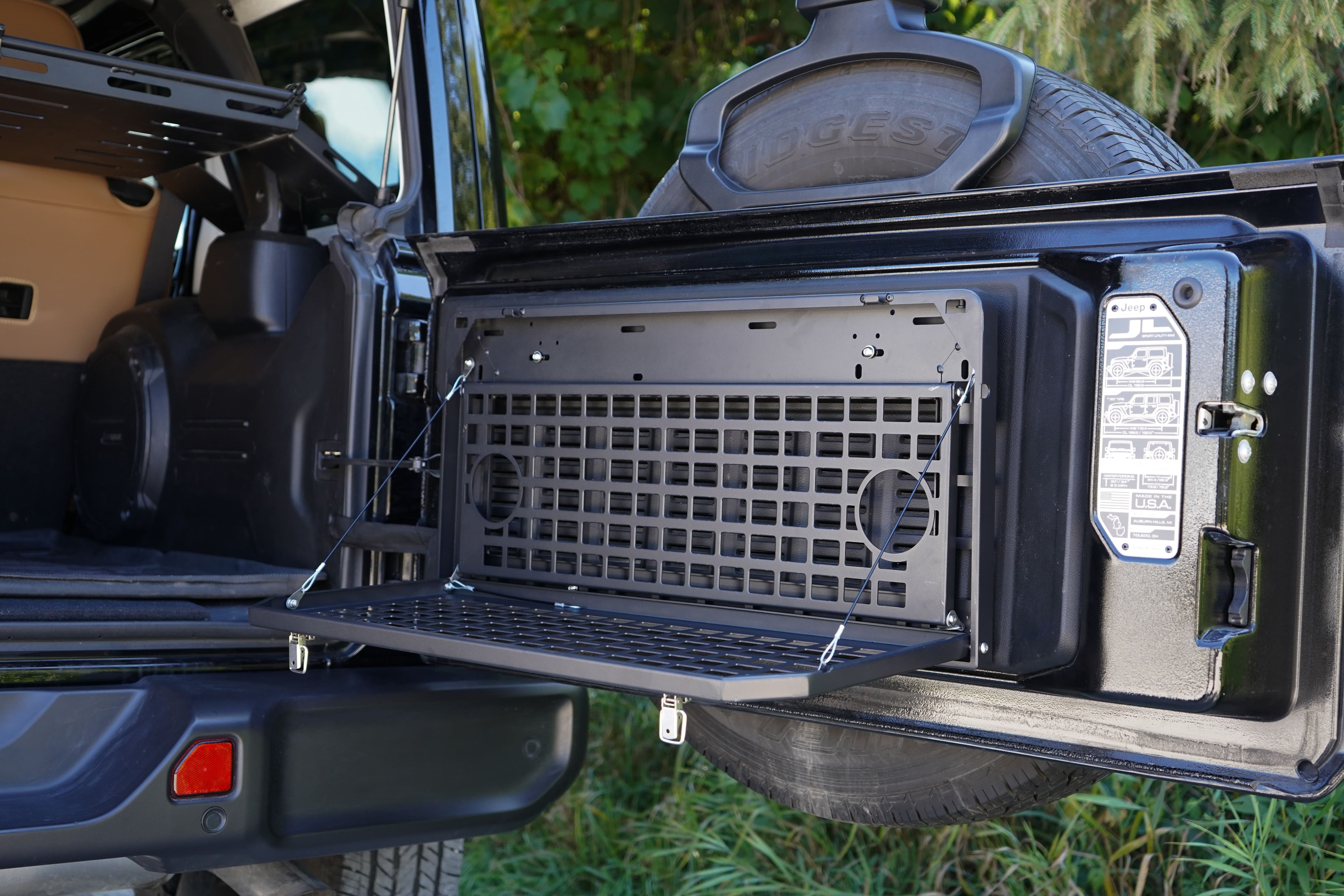 Jeep Wrangler Foldable Tailgate Table & MOLLE Panel – JK/JKU & JL/JLU 2007–2026