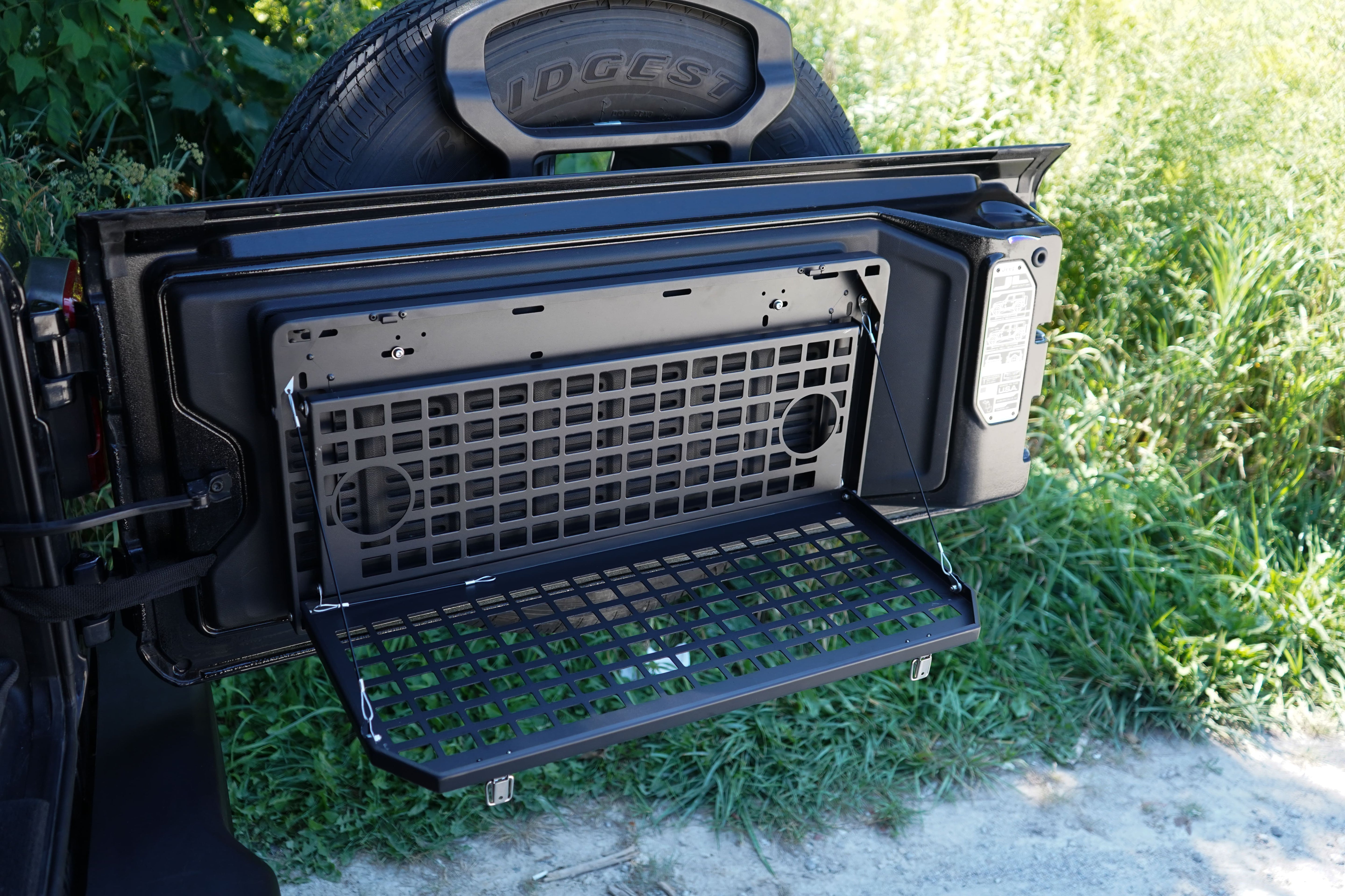 Jeep Wrangler Foldable Tailgate Table & MOLLE Panel – JK/JKU & JL/JLU 2007–2026
