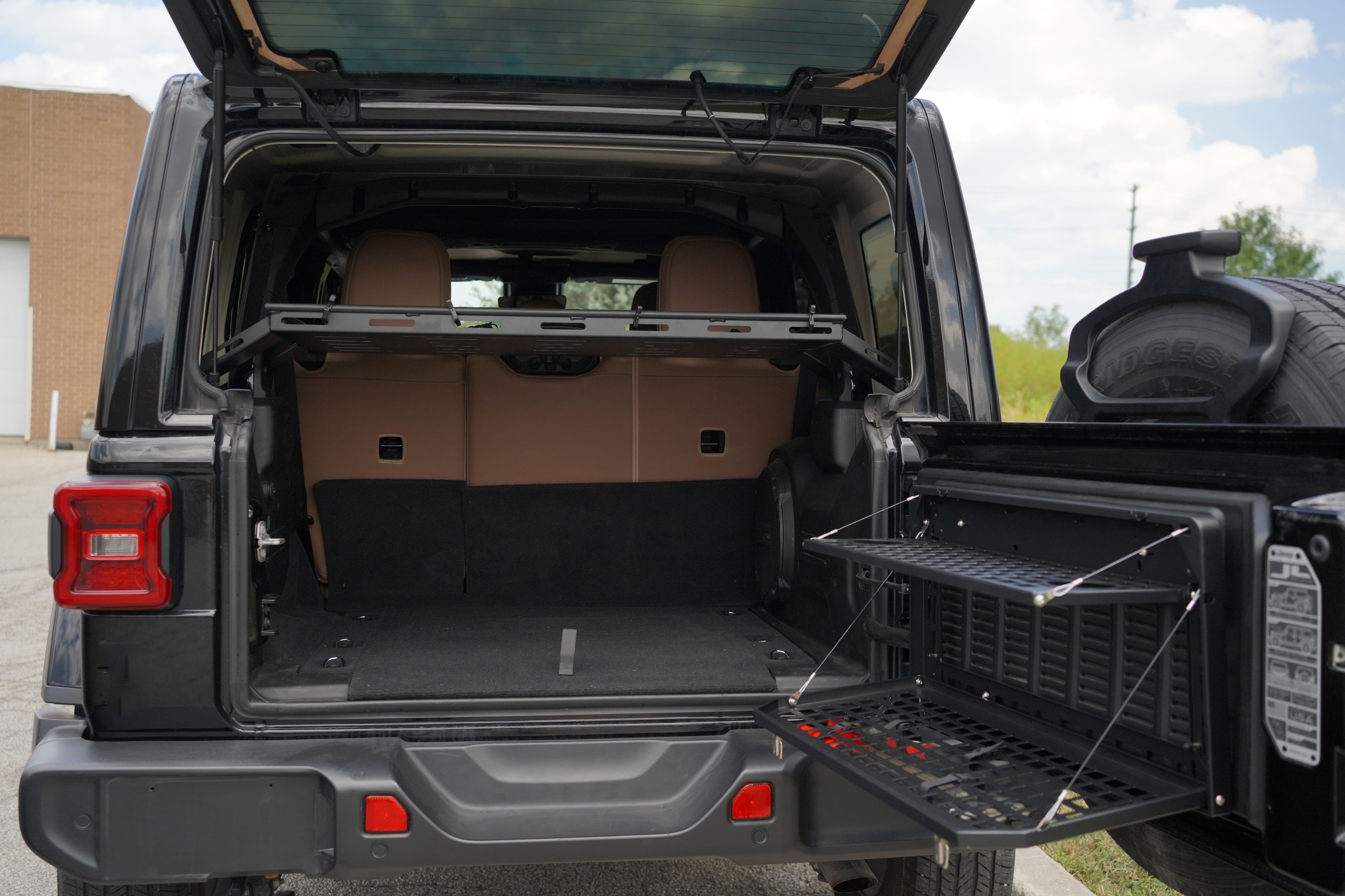 Jeep Wrangler Trunk Rack & Tailgate Table Bundle