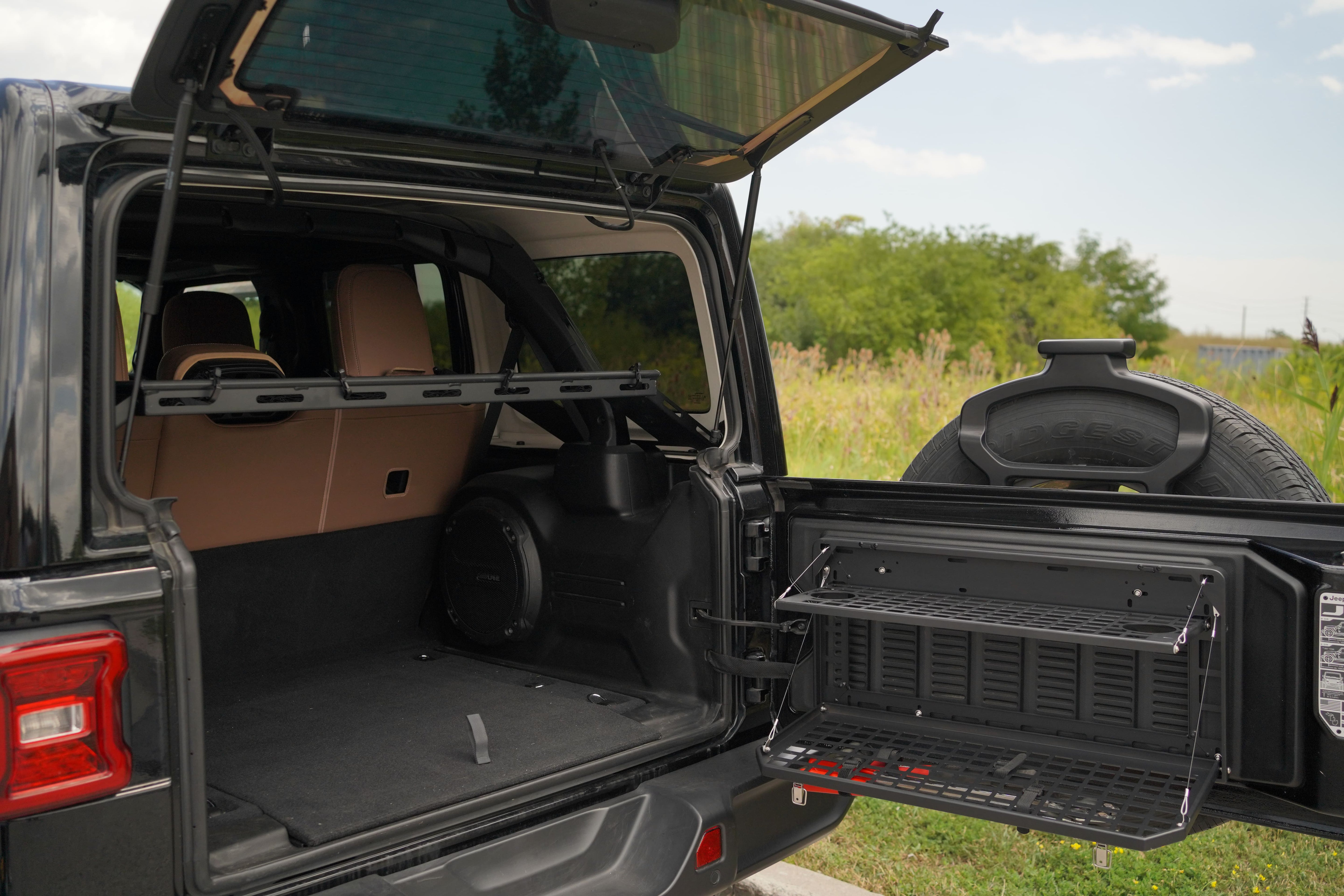 Jeep Wrangler Trunk Rack & Tailgate Table Bundle